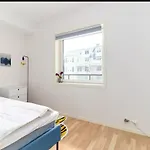아파트 2 Bedroom, View, Light Rail, *