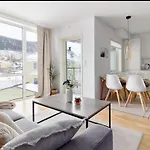 2 Bedroom, View, Light Rail, 아파트 *