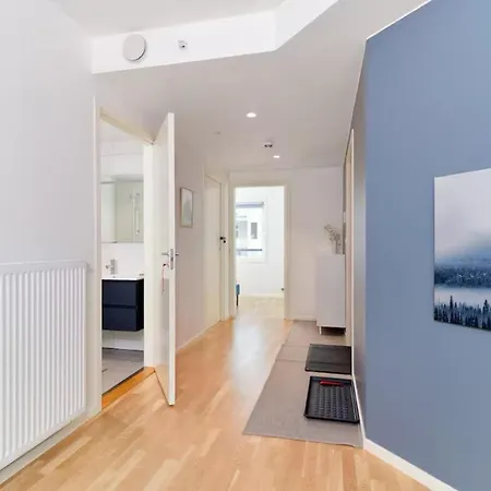 2 Bedroom, View, Light Rail, * ברגן