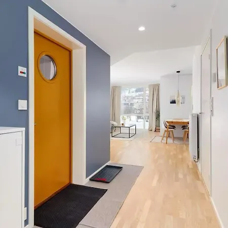 2 Bedroom, View, Light Rail,