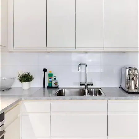 2 Bedroom, View, Light Rail, דירה