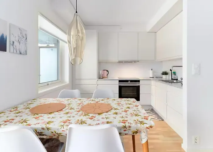 2 Bedroom, View, Light Rail, Apartament