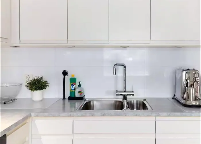 2 Bedroom, View, Light Rail, Apartament