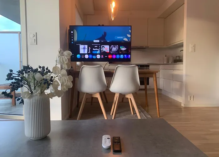 2 Bedroom, View, Light Rail, *