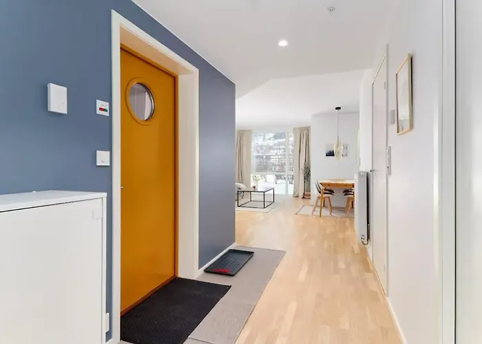 2 Bedroom, View, Light Rail,